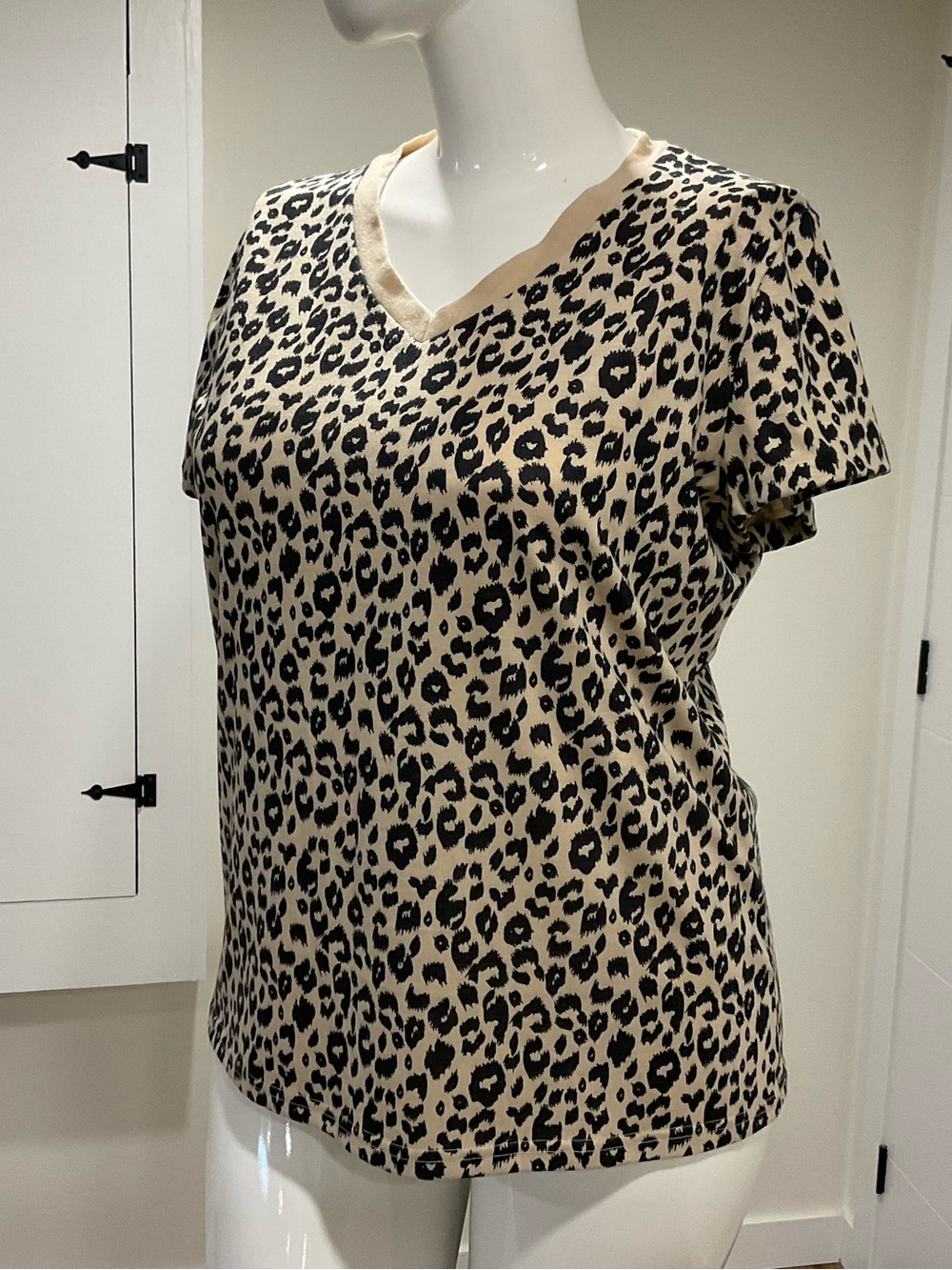 Leopard Print V-Neck Short Sleeve Top - Beige/Black